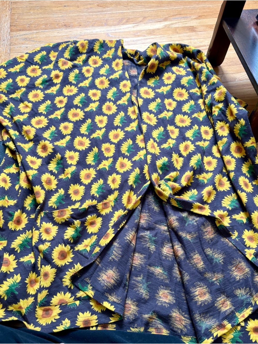 Sunflower Print Women’s Open-Front Top - Yellow on Black